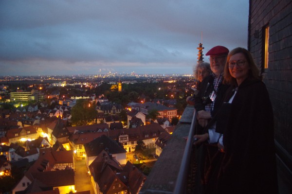 Stadtführerin Marion Unger und Besucher