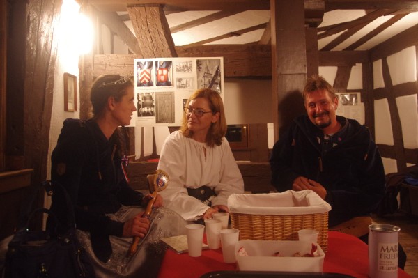 Stadtführerin mit Brunnenkönigin und Brunnenmeister 2019